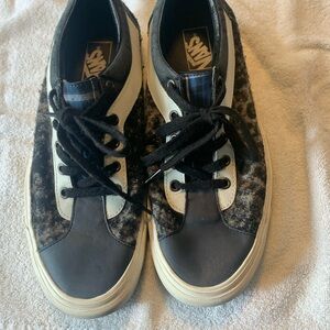 Jaguar fur Vans